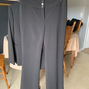 Tahari Size 10 Suit